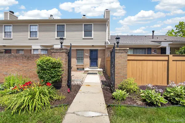 22204 Pondview, Novi, MI 48375