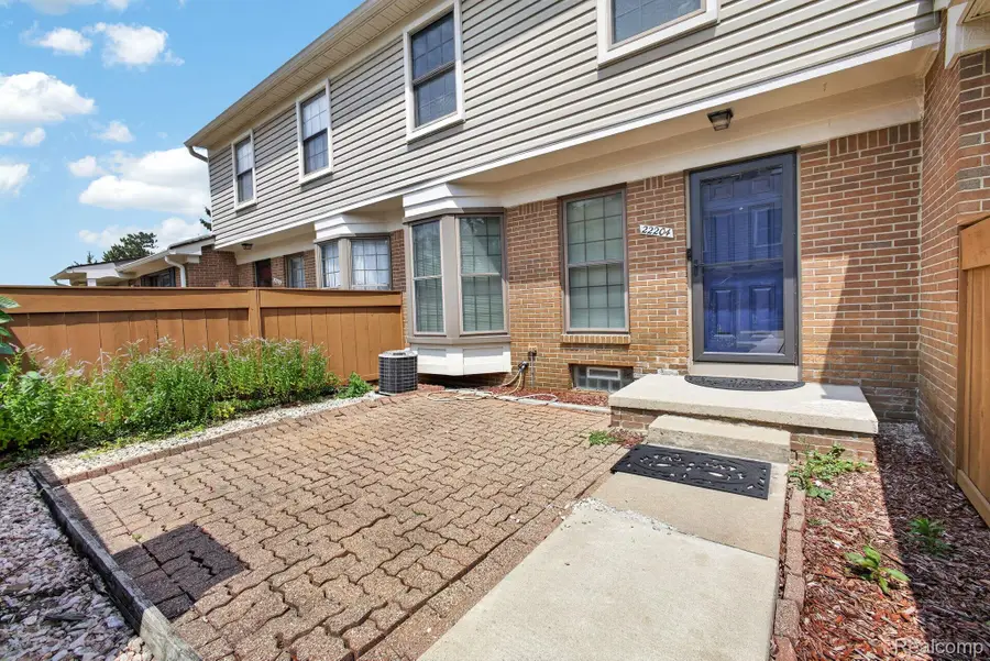 22204 Pondview, Novi, MI 48375 - #2