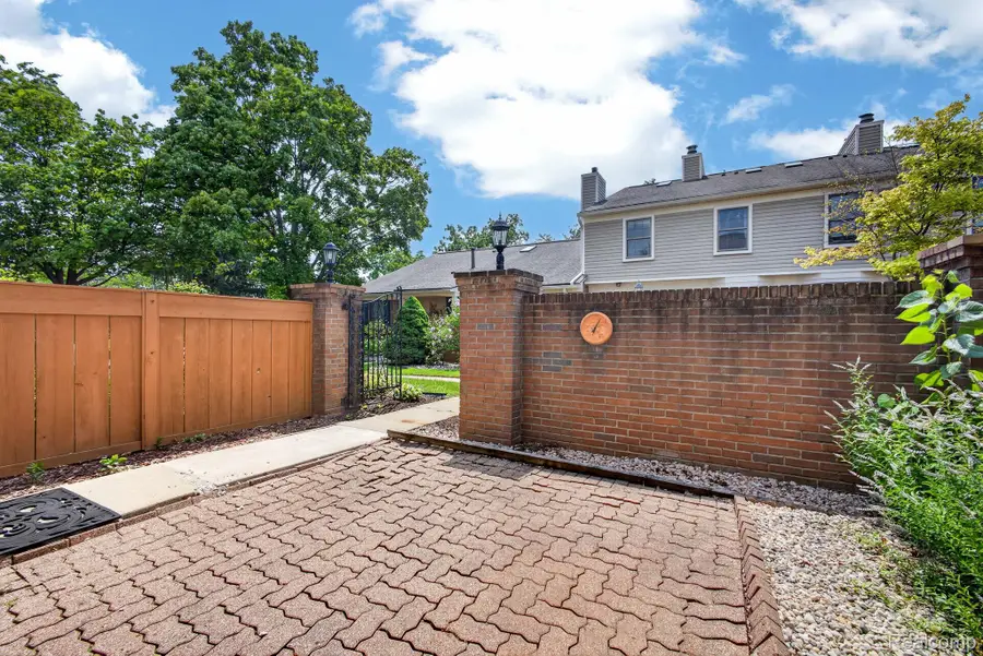 22204 Pondview, Novi, MI 48375 - #3