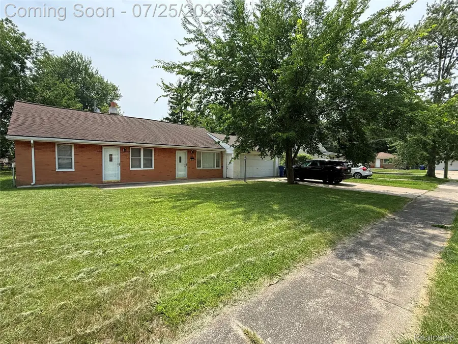8424 Stout Avenue, Warren, MI 48093 - #2