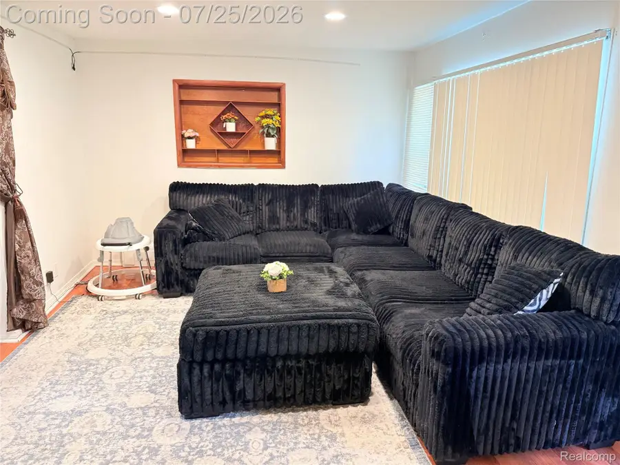 8424 Stout Avenue, Warren, MI 48093 - #3