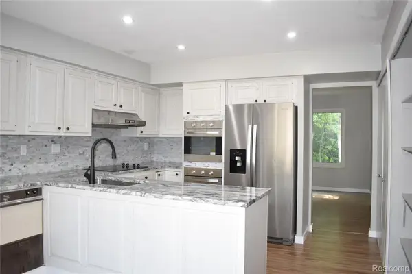 2073 Bordeaux Street, WestBloomfield, MI 48323