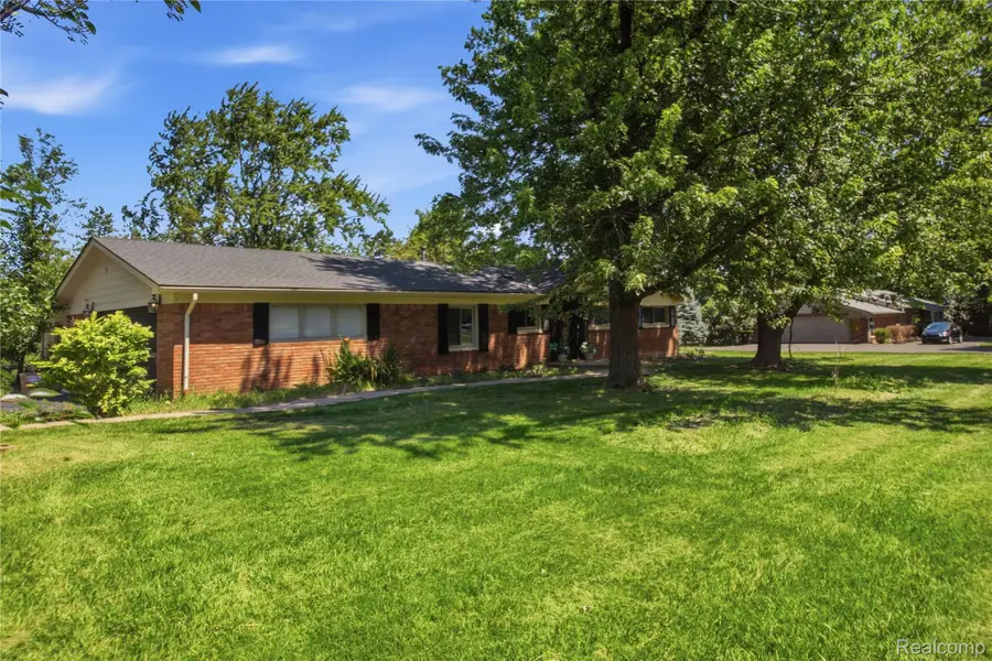 3812 Terrybrook Road, West Bloomfield, MI 48322 - #2