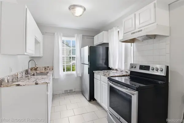 10431 Corning Street, OakPark, MI 48237