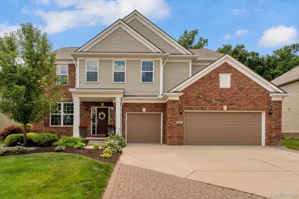 58935 Winnowing Circle S, SouthLyon, MI 48178