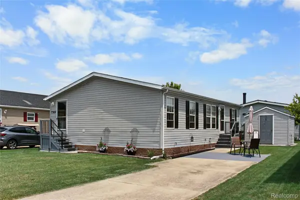 13482 Pear Street, Carleton, MI 48117