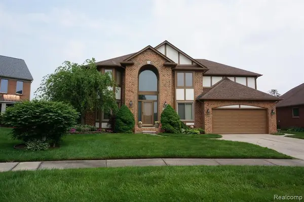 49954 Willowood Drive, Macomb, MI 48044
