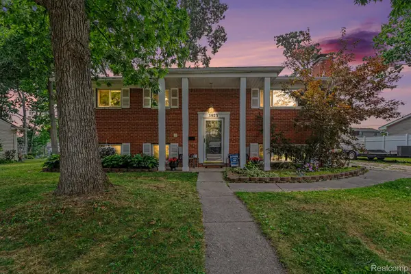 3923 Percy King Road, Waterford, MI 48329