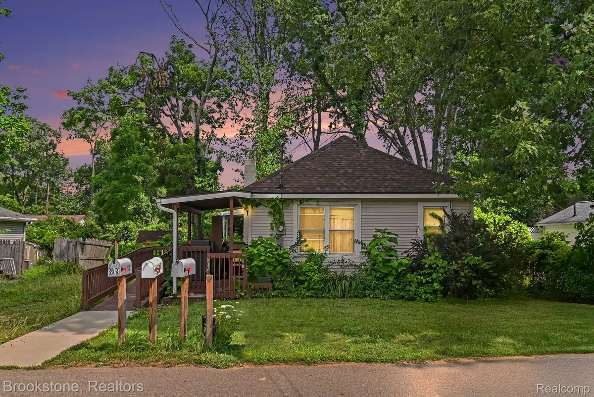 808 Emmett Avenue, Jackson, MI 49203 - #1