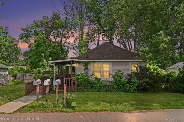 808 Emmett Avenue, Jackson, MI 49203