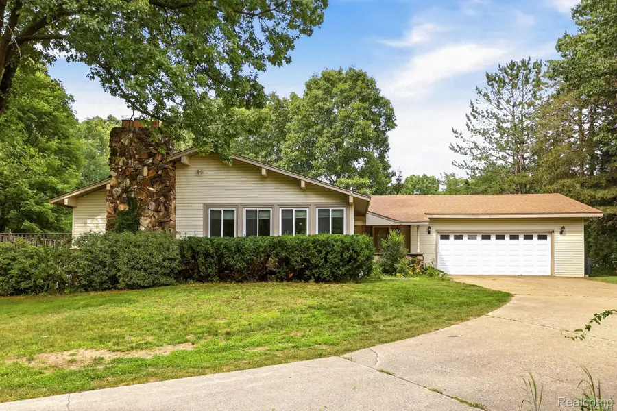 1215 Oakwood Road, Ortonville, MI 48462 - #2