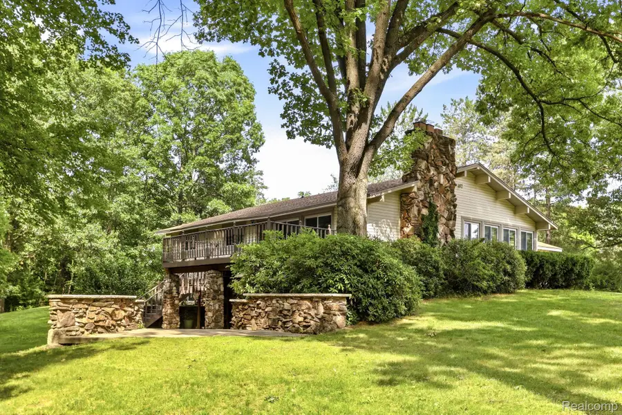 1215 Oakwood Road, Ortonville, MI 48462 - #3