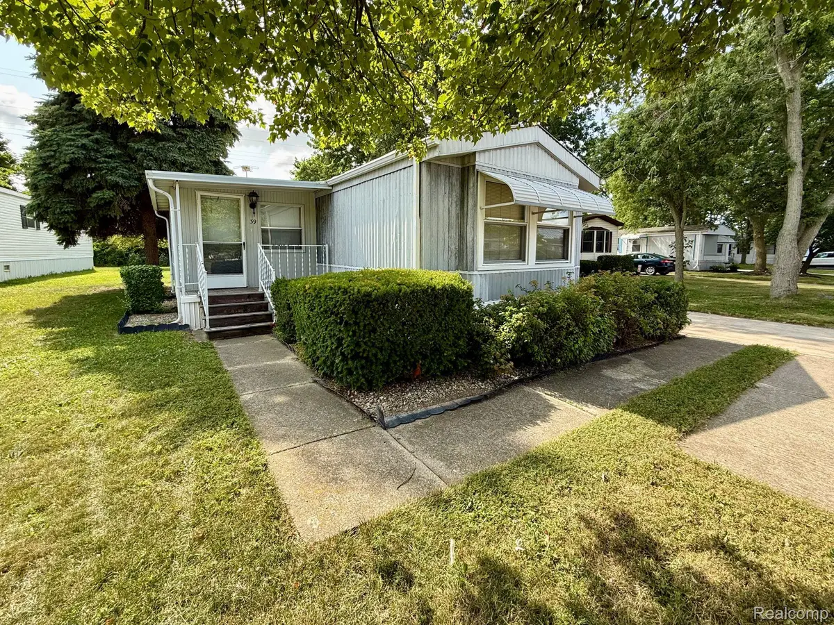 39 Oakridge E, Monroe, MI 48161 - #1