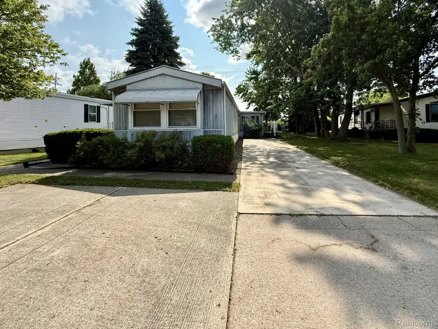 39 Oakridge E, Monroe, MI 48161 - #3