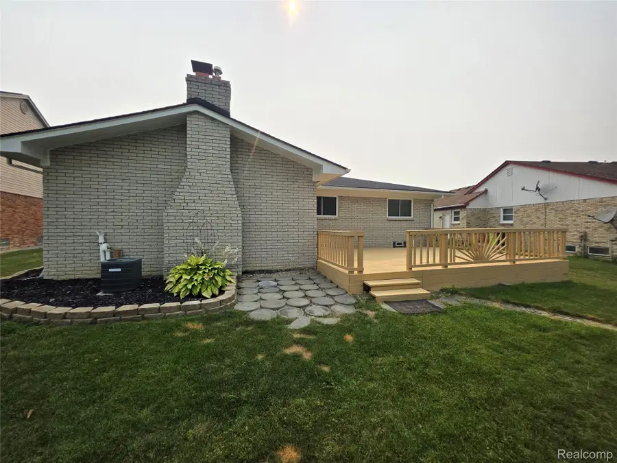 40732 Gulliver Drive, Sterling Heights, MI 48310 - #3