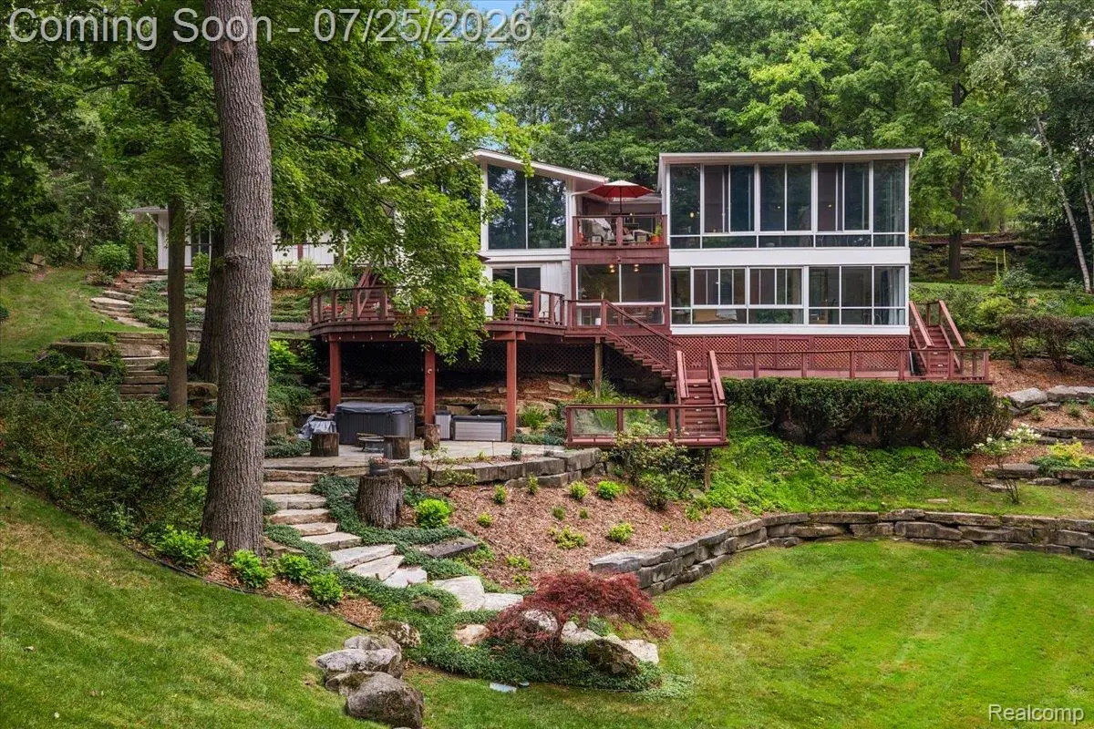 4910 Malibu Drive, Bloomfield, MI 48302 - #1