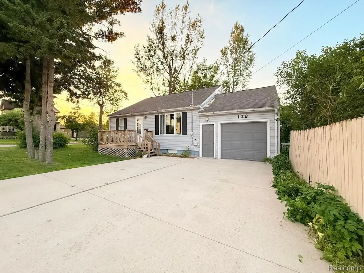 128 W 10th Avenue, Sault Ste Marie, MI 49783 - #1