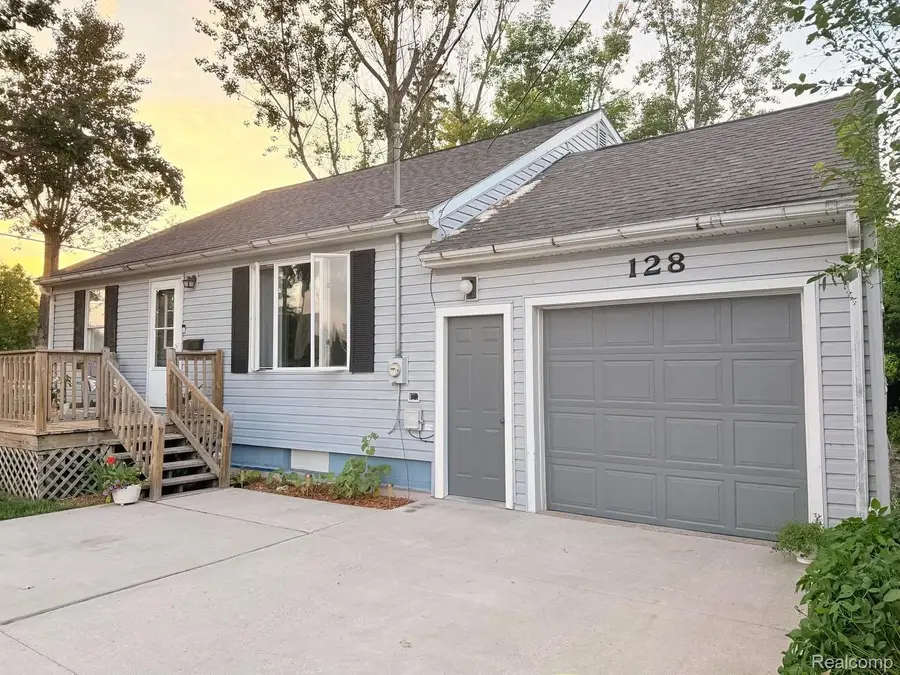128 W 10th Avenue, Sault Ste Marie, MI 49783 - #3