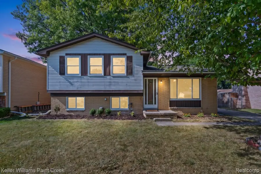 16221 Bayham Court, Clinton, MI 48038 - #2