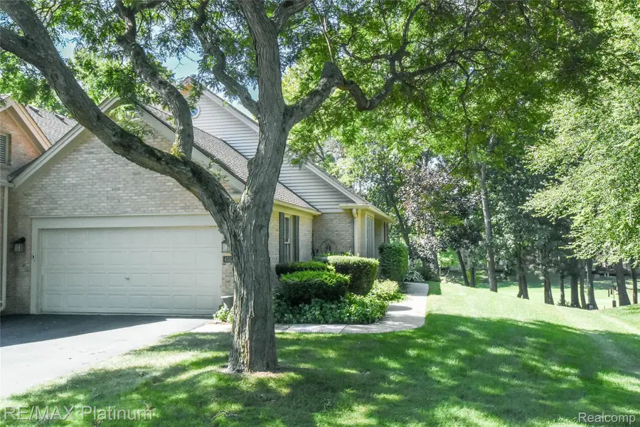 4532 Golf View Drive, Brighton, MI 48116 - #2