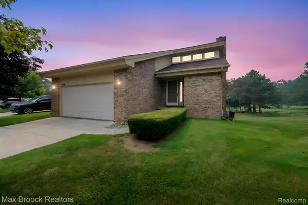 4723 Fairway Court, Waterford, MI 48328