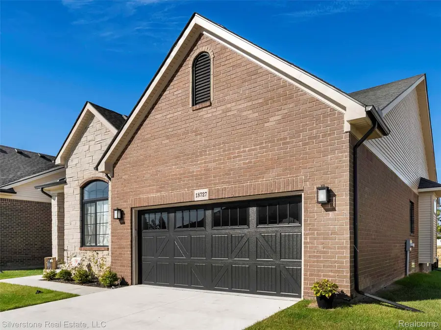 18727 Saint Matthew Drive, Macomb, MI 48042 - #2