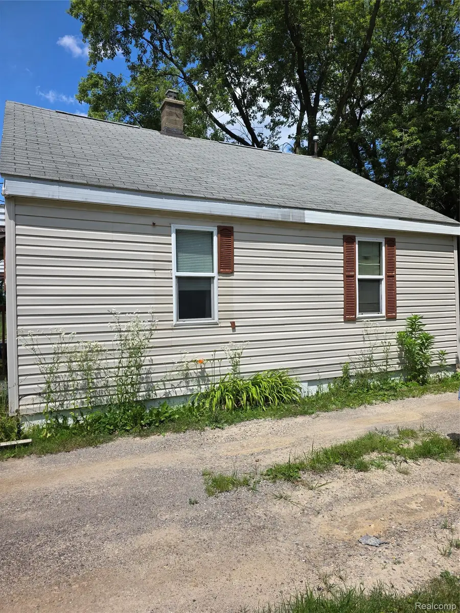 3141 Myrton Street, Burton, MI 48529 - #2