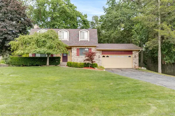1317 S Williams Lake Road, Waterford, MI 48327