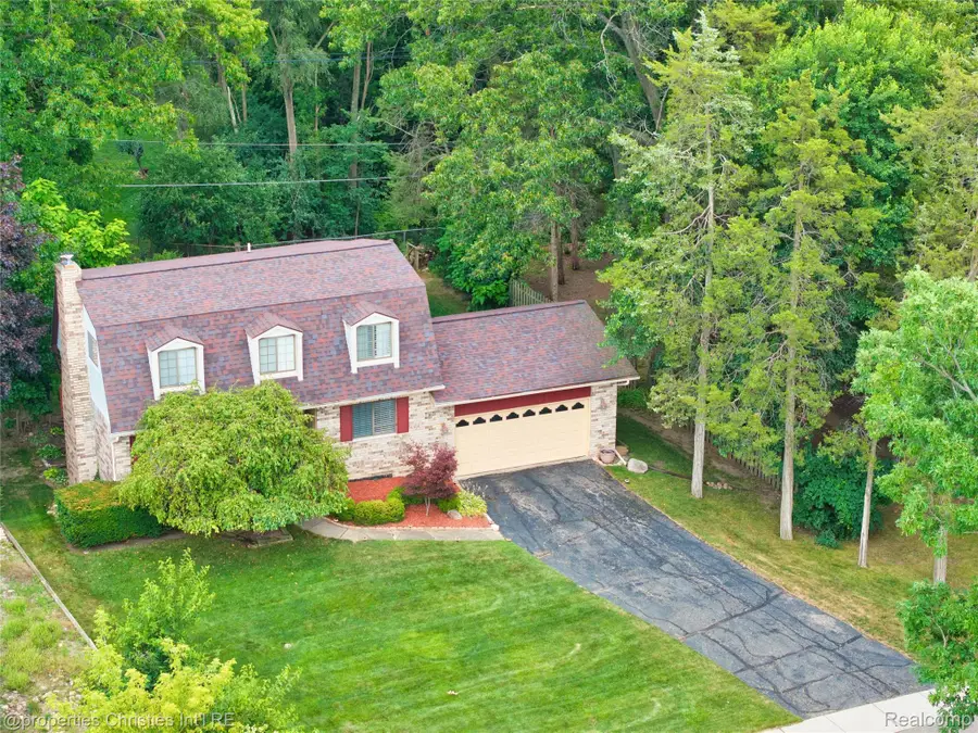1317 S Williams Lake Road, Waterford, MI 48327 - #3
