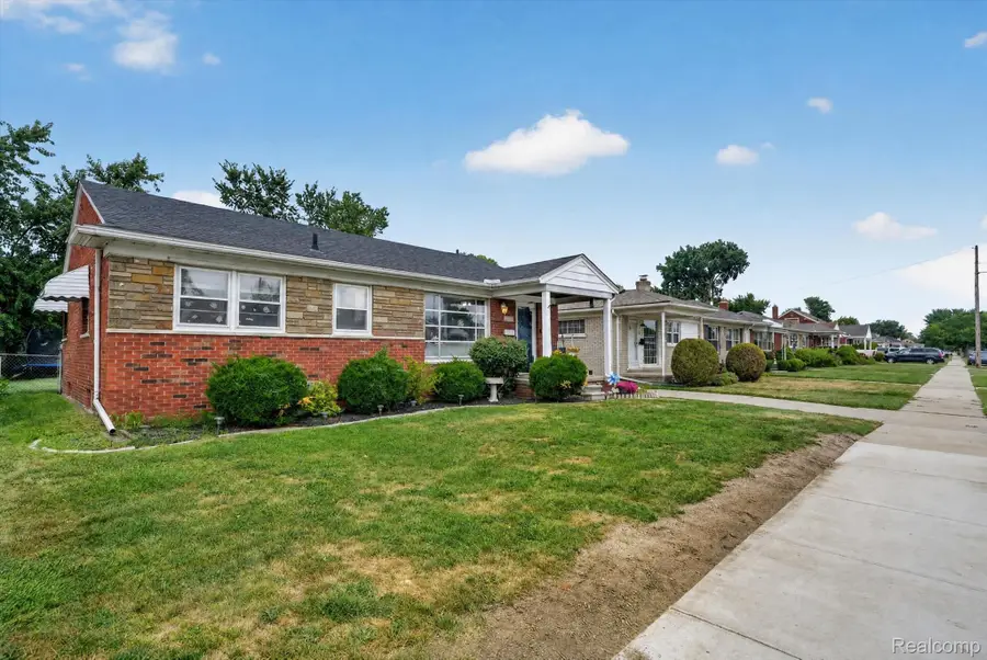 22925 Doremus Street, Saint Clair Shores, MI 48080 - #2