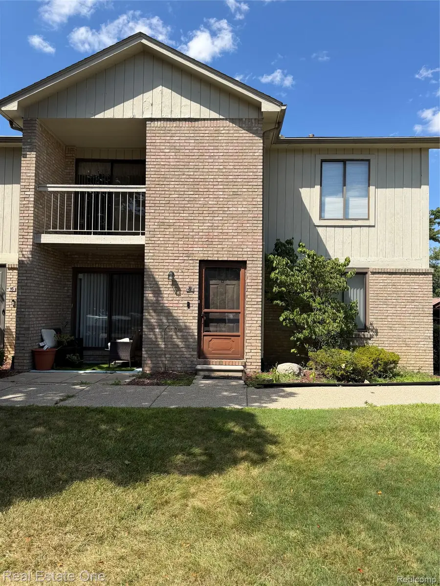 34790 W 8 Mile Road #8, Farmington, MI 48335 - #2
