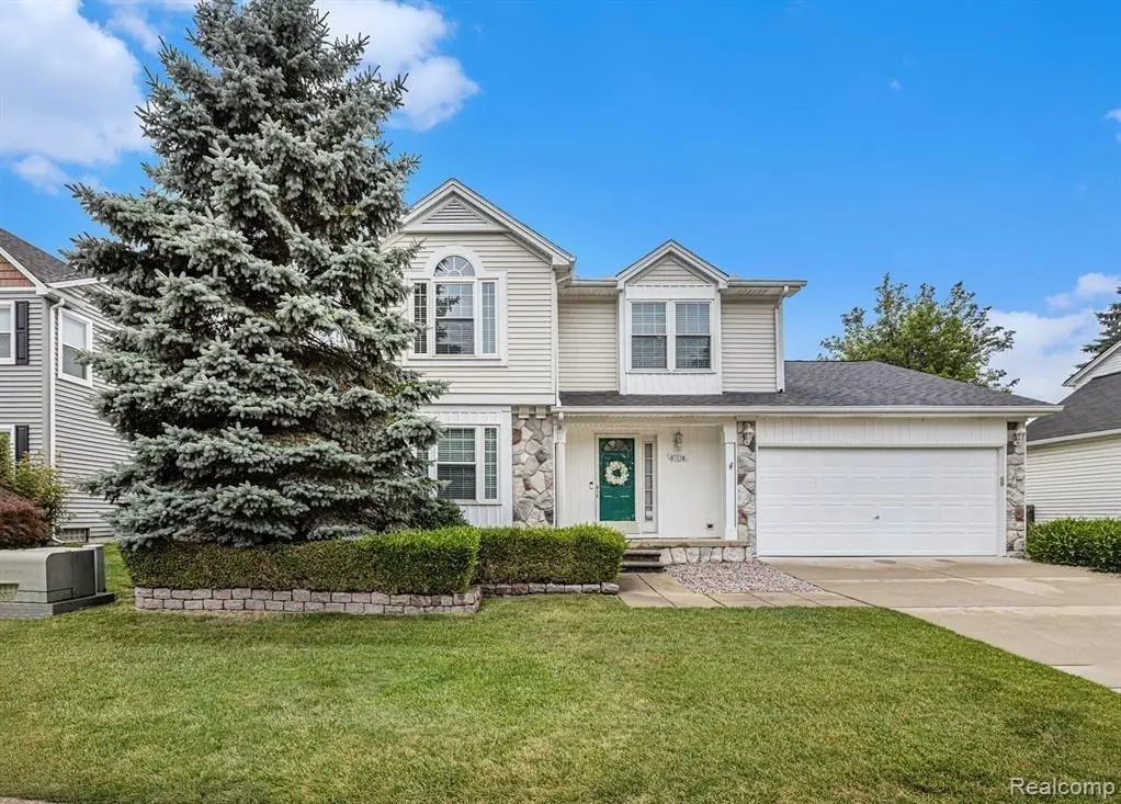 47114 Scarlet Drive S, Novi, MI 48374 - #1