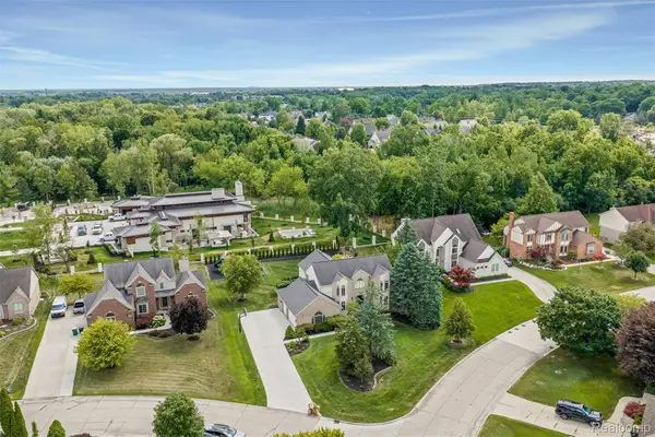 37071 Aspen Drive, FarmingtonHills, MI 48335