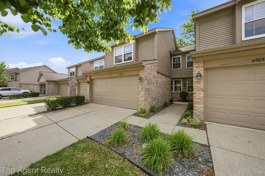 43835 Coachmaker Drive, Sterling Heights, MI 48313 - #2