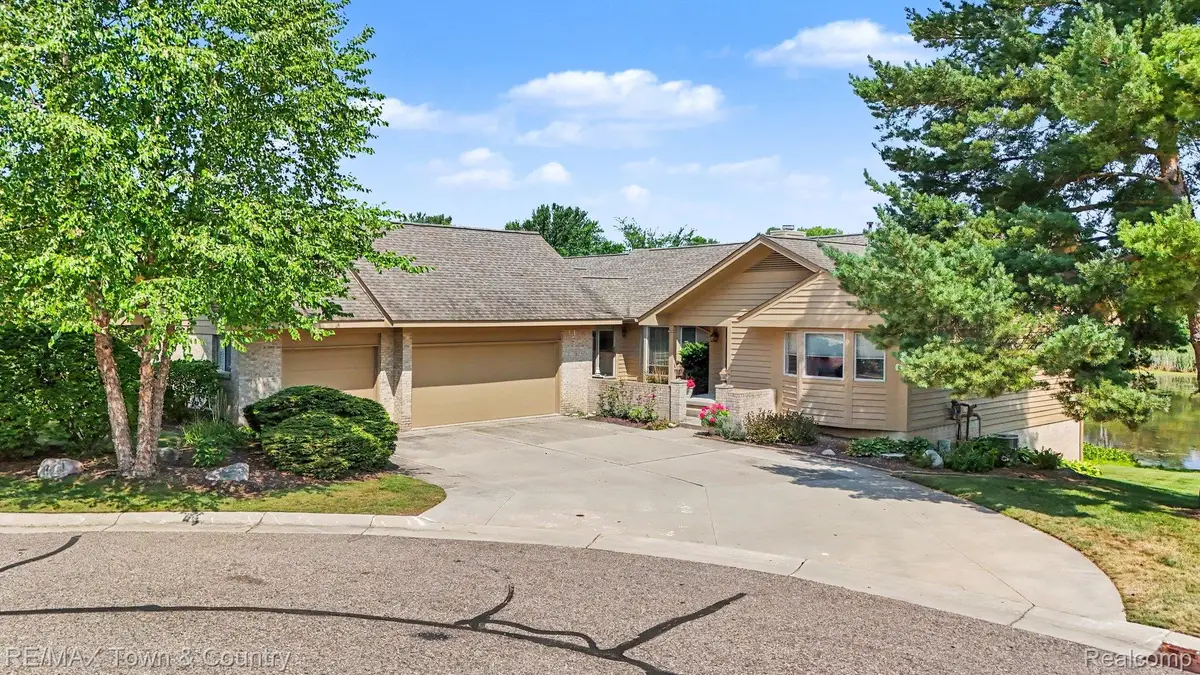 4521 Ravenwood Drive #4, Grand Blanc, MI 48439 - #1