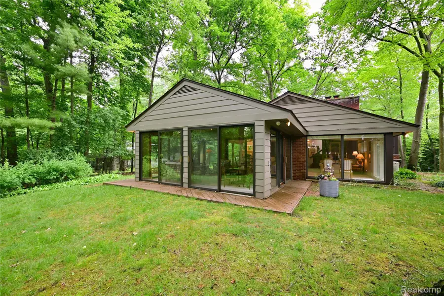 3310 Dogwood Court, Bloomfield, MI 48304 - #2