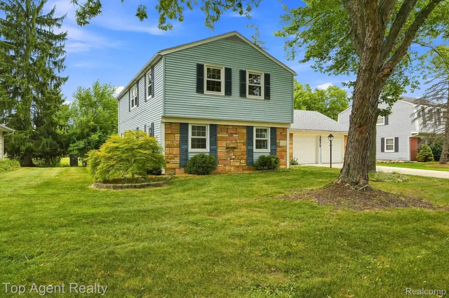 2975 Hill Drive, Troy, MI 48085 - #2