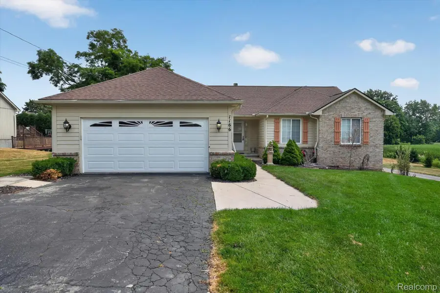 1166 N Bridge Street, Linden, MI 48451 - #3