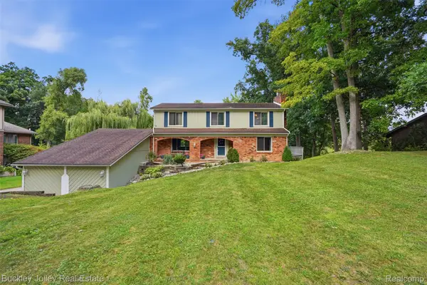 4851 Canyon Oaks Drive, Brighton, MI 48114