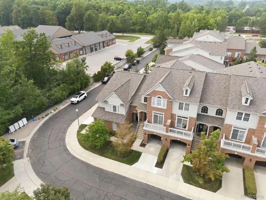 37576 Newburgh Park Circle, Livonia, MI 48152 - #2