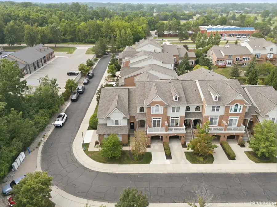 37576 Newburgh Park Circle, Livonia, MI 48152 - #3