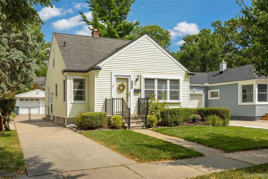 716 Maplegrove Avenue, Royal Oak, MI 48067 - #2