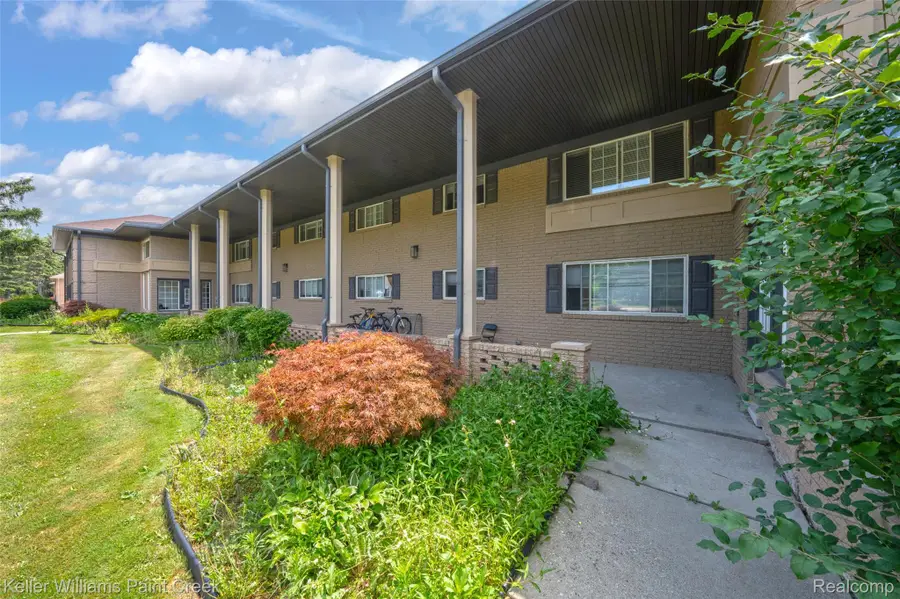 2311 Walton Boulevard #44, Rochester Hills, MI 48309 - #2