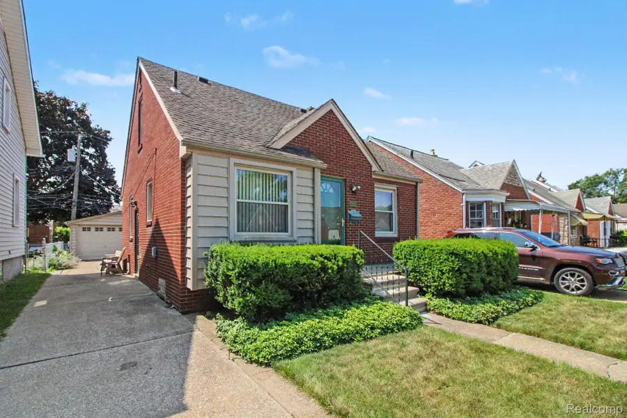 1395 Mayflower Avenue, Lincoln Park, MI 48146 - #2