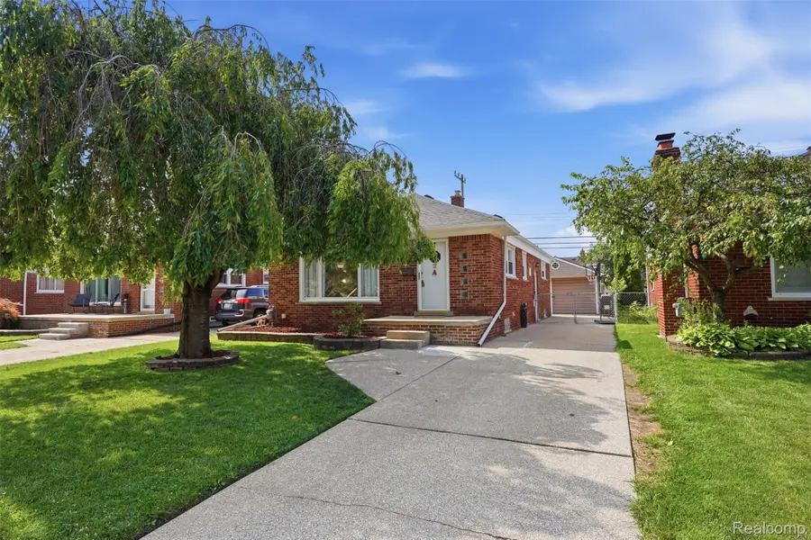 17451 Leslie Avenue, Allen Park, MI 48101 - #2