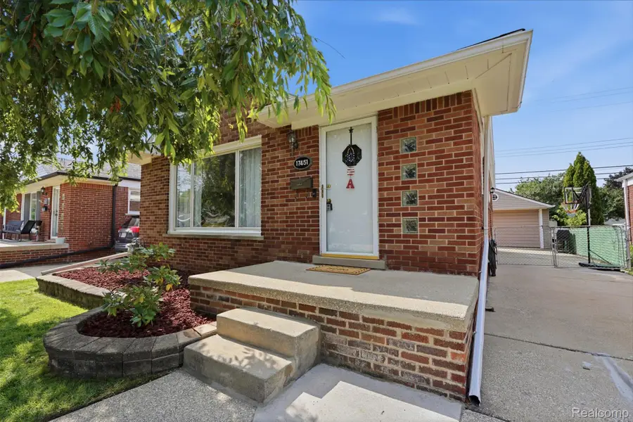 17451 Leslie Avenue, Allen Park, MI 48101 - #3