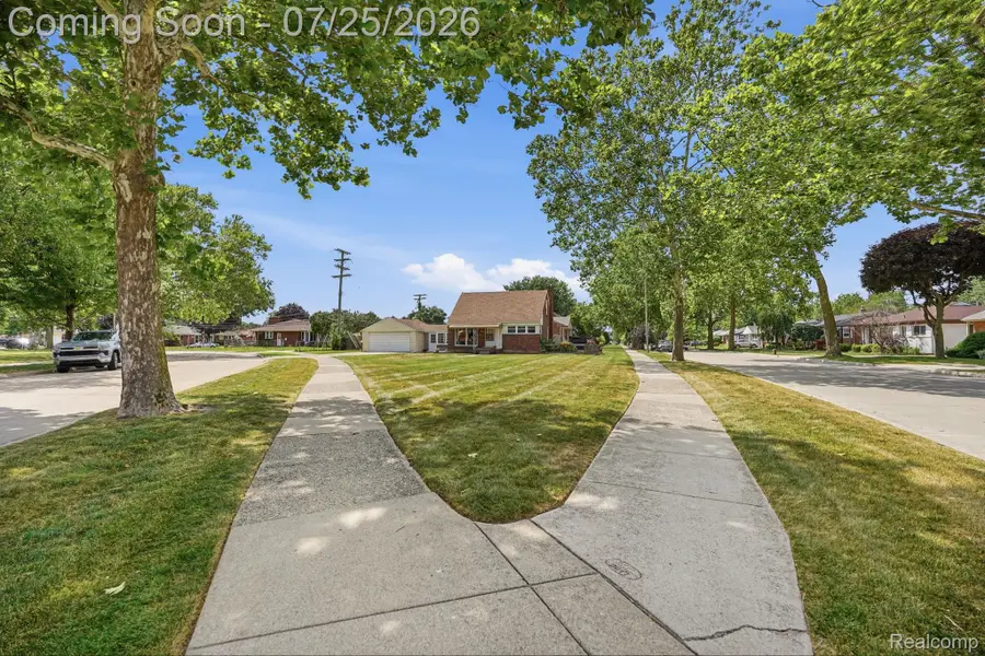 22601 Chapoton Street, Saint Clair Shores, MI 48080 - #2