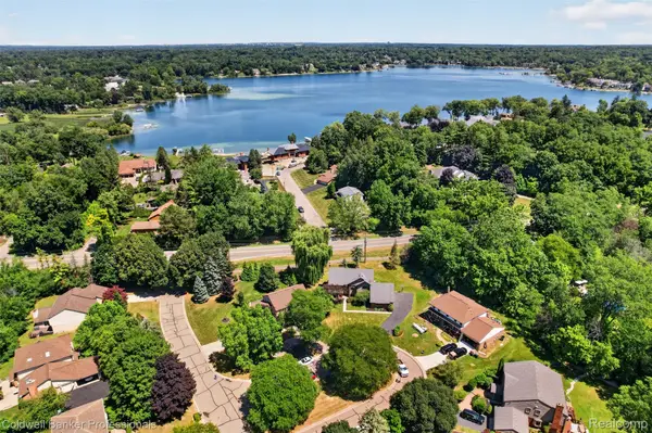 2932 Constitution Court, WestBloomfield, MI 48322