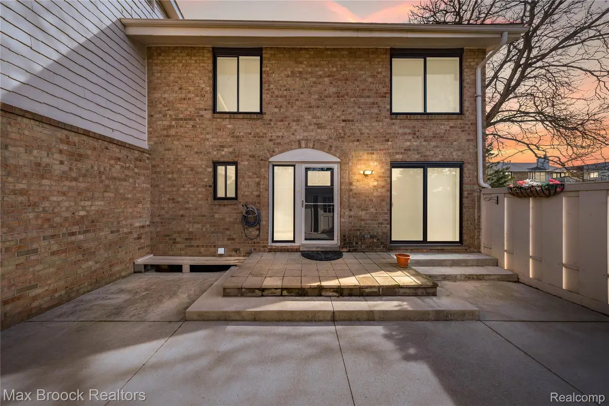 7451 Pebble Point, West Bloomfield, MI 48322 - #1