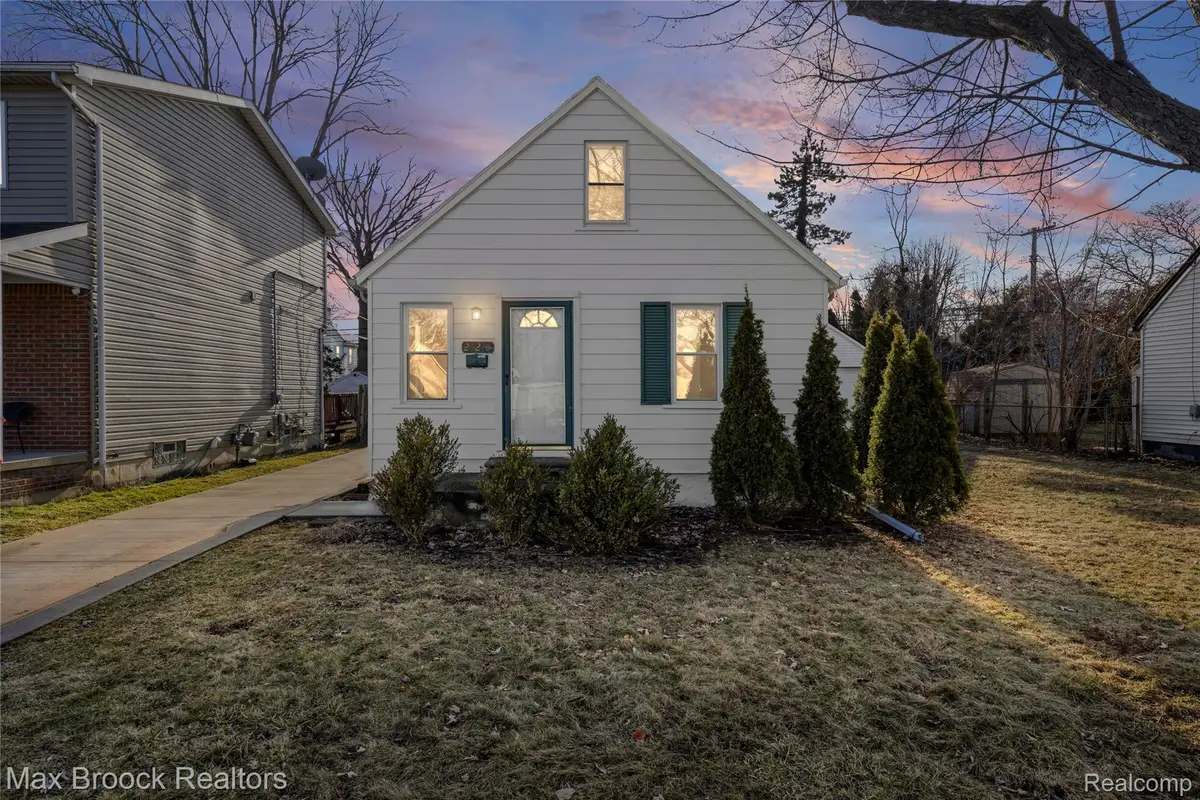20240 Hollywood Street, Harper Woods, MI 48225 - #1